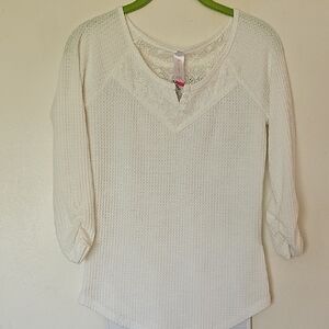 No Boundaries White Top. Size Medium.